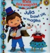 Mała dziewczynka. Julia bawi się w magika - zdjęcie