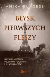 Błysk pierwszych fleszy - zdjęcie