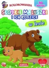 Słodkie maluszki i ich rodzice. W lesie - zdjęcie