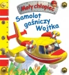 Mały chłopiec. Samolot gaśniczy Wojtka - zdjęcie