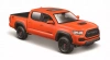 MAISTO 32910-88 2023 Toyota Tacoma TRD PRO pomarańczowy 1:27 - zdjęcie