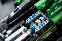 LEGO Technic Bolid F1® Aston Martin Aramco AMR25 42240, zdjęcie 11