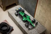 LEGO Technic Bolid F1® Aston Martin Aramco AMR25 42240, zdjęcie 21