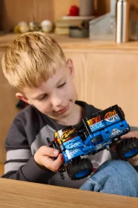LEGO Technic Monster Jam™ Grave Digger™ Ogień i lód 42219, zdjęcie 8