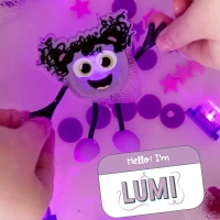 Glo Pals do kąpieli Lumi z 2 kostkami sensorycznymi świecącymi w wodzie, zdjęcie 7