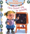 Liza bawi się w szkołę. Mała dziewczynka - zdjęcie