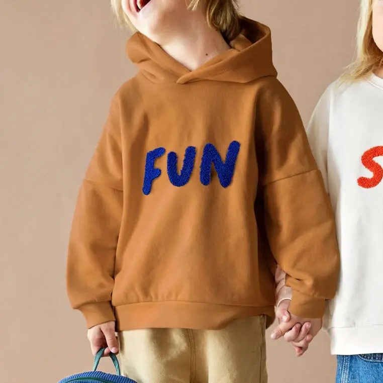Lassig Bluza z kapturem z bawełny organicznej GOTS Little Gang Fun caramel 1-2 lata - Mama i dziecko