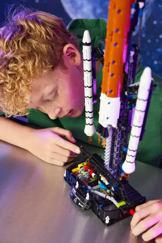 LEGO Technic Rakieta SLS NASA Artemis 42221 - Zabawki