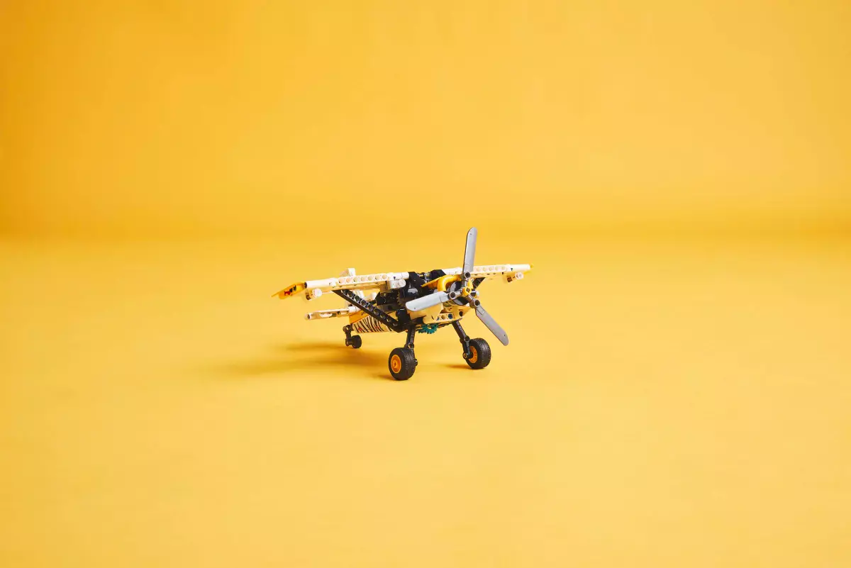 LEGO Technic Samolot transportowy 42198 - Zabawki