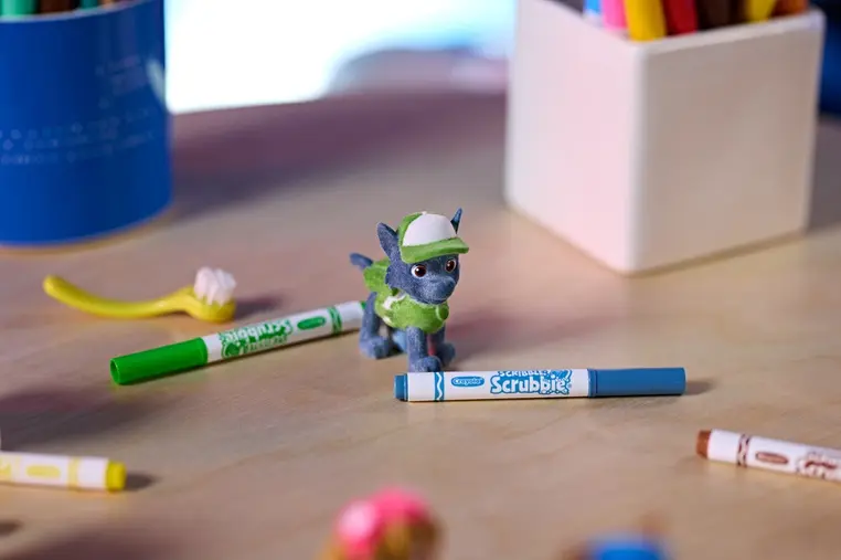 Crayola Figurki do malowania i mycia - zestaw zwierzątka 5 szt., flamastry zmywalne 8 szt., szczoteczka, wanna - hydrant Washimals Psi Patrol 3+ - Zabawki