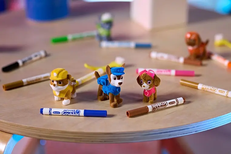Crayola Figurki do malowania i mycia - zestaw zwierzątka 5 szt., flamastry zmywalne 8 szt., szczoteczka, wanna - hydrant Washimals Psi Patrol 3+ - Zabawki