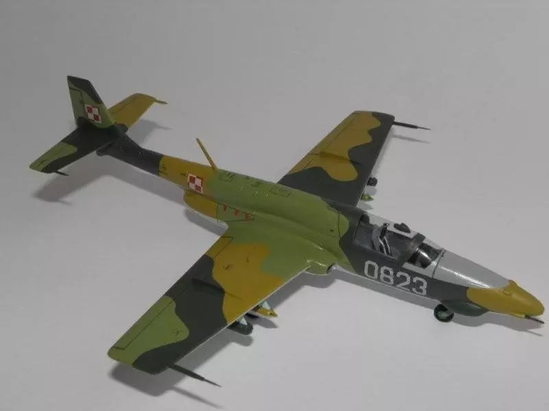 TS-11 Iskra 200BR, C-21, 1:72 - Zabawki