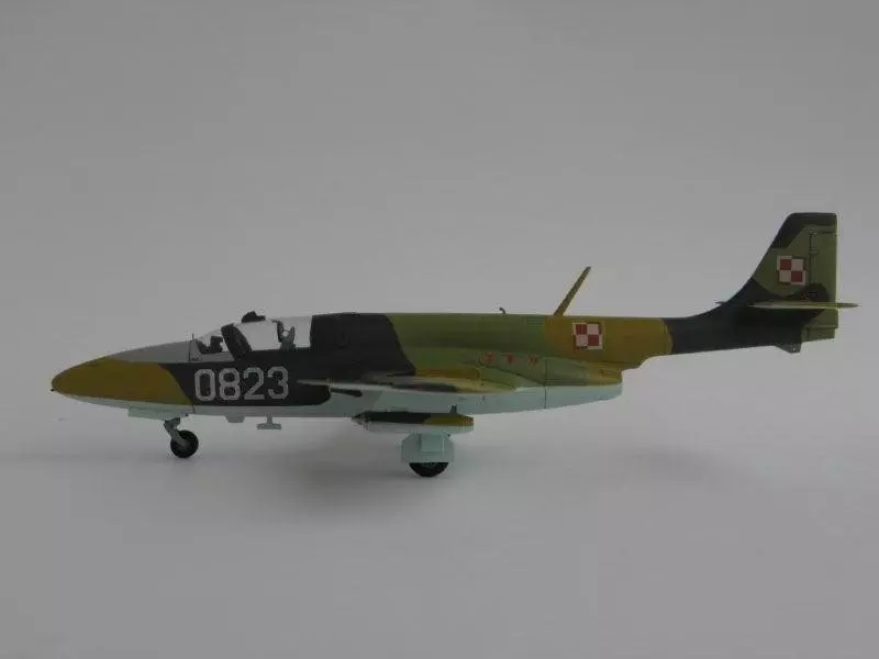 TS-11 Iskra 200BR, C-21, 1:72 - Zabawki