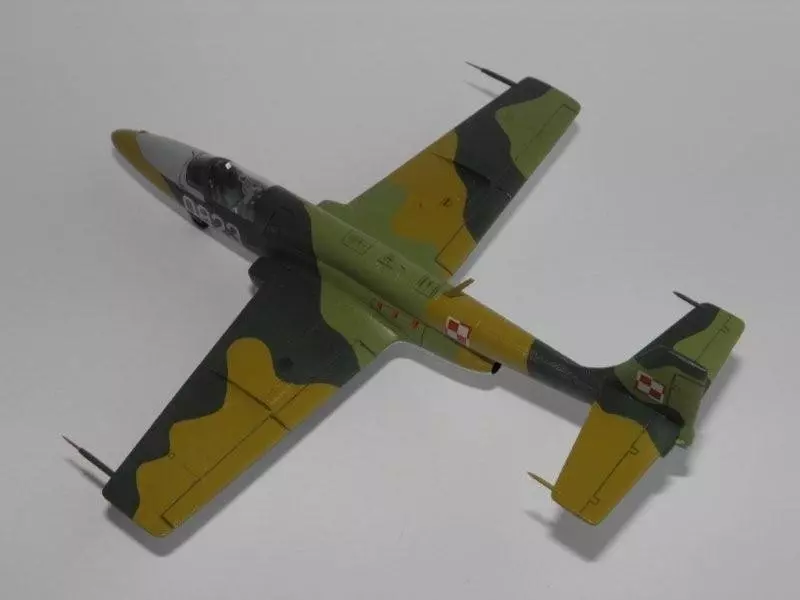 TS-11 Iskra 200BR, C-21, 1:72 - Zabawki