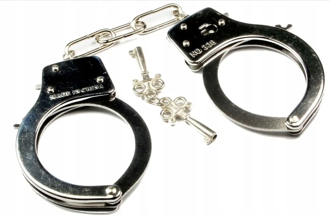 Kajdanki metalowe w pudełku 1357324 73243 - Zabawki