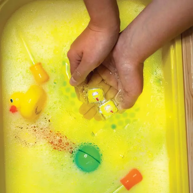 Kostki sensoryczne świecące w wodzie Glo Pals Wielki Ptak Ulica Sezamkowa - Zabawki